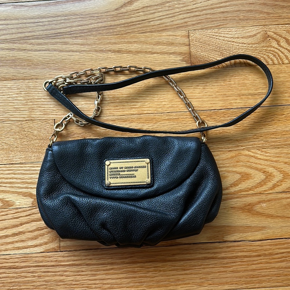 Marc By Marc Jacobs crossbody purse with detachable gold chain.